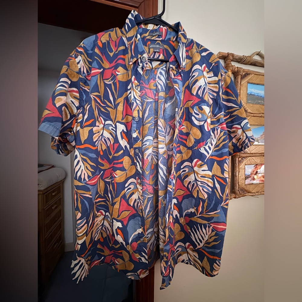 Eddie Bauer Men’s XL Tropical Hawaiian Button Up Shirt Blue Leaf Print
